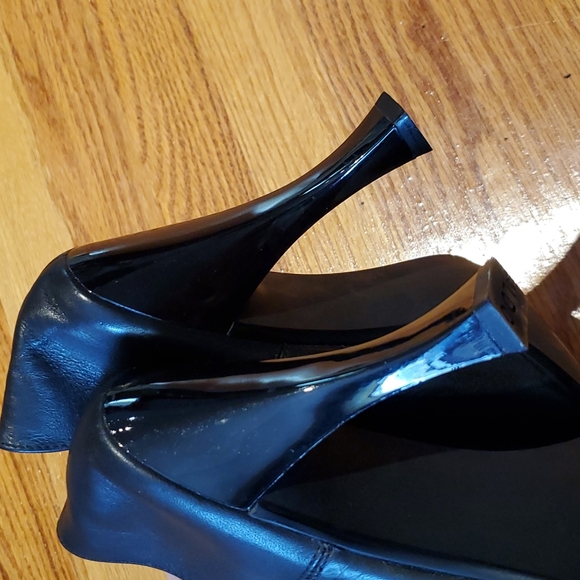Vintage Aldo booties. Size 39, soft black leather, crazy cute heel shape. - Picture 12 of 14